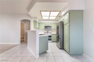 Photo #3: 2737153 Listing