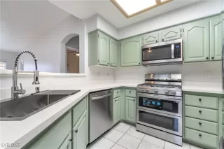 Photo #5: 2737153 Listing