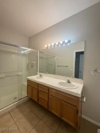 Photo #5: 2737158 Listing 