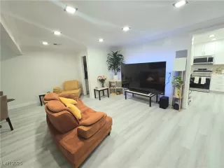 Photo #2: 2737168 Listing 