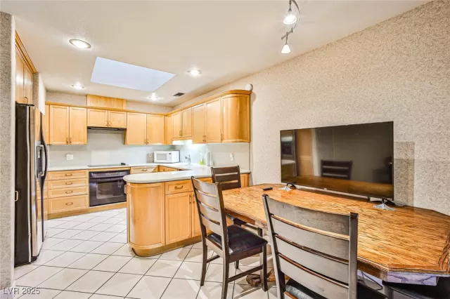 MLS: 2737174 Condo For Sale