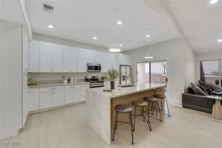 Photo #2: 2737199 Listing 