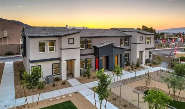 MLS: 2737237 Condo For Sale