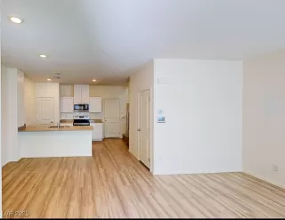 Photo #5: 2737237 Listing 