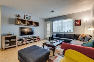 Photo #3: 2737353 Listing