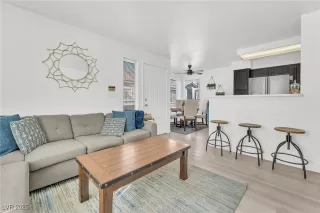 Photo #5: 2737356 Listing 