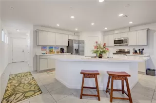 Photo #3: 2737359 Listing 