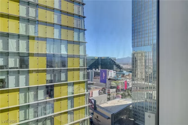 MLS: 2737374 Condo For Sale