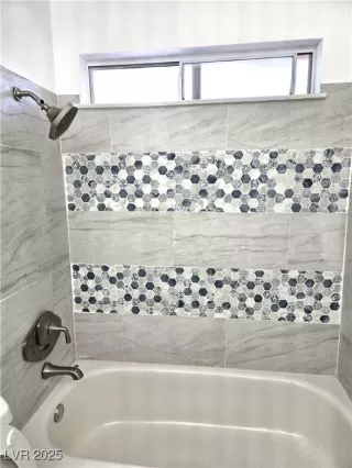 Photo #4: 2737395 Listing 