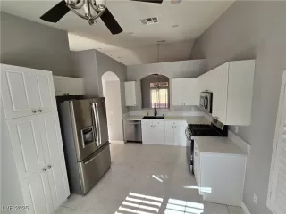 Photo #3: 2737410 Listing 