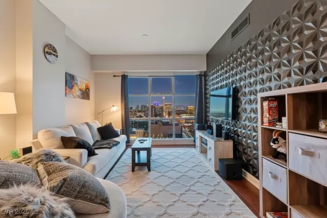 MLS: 2737414 Condo For Sale