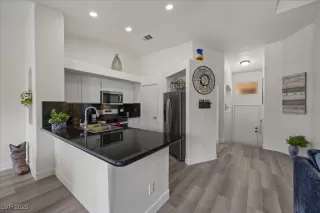 Photo #1: 2737463 Listing