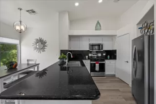 Photo #2: 2737463 Listing