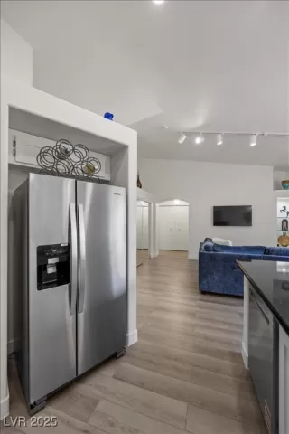 Photo #3: 2737463 Listing