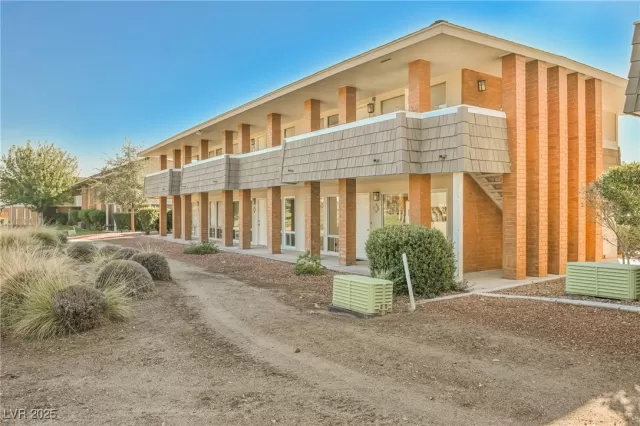 MLS: 2737496 Condo For Sale