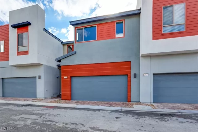 MLS: 2737556 Condo For Sale