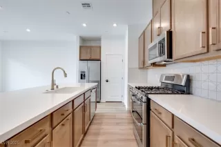 Photo #5: 2737556 Listing 