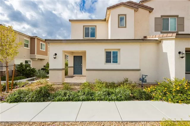 MLS: 2737557 Condo For Sale