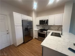 Photo #3: 2737562 Listing 