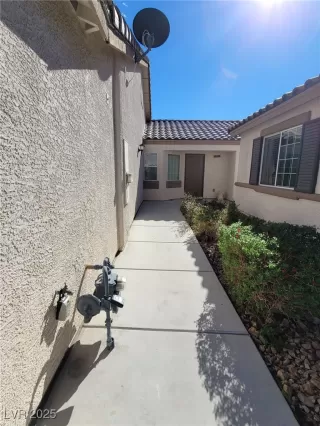 Photo #1: 2737563 Listing 