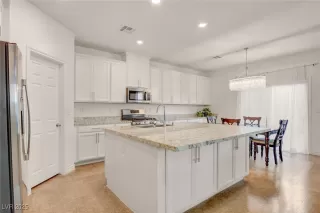 Photo #2: 2737579 Listing 