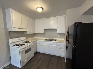 Photo #2: 2737601 Listing 