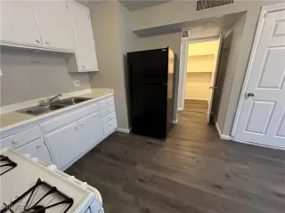 Photo #4: 2737601 Listing 