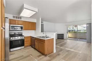 Photo #4: 2737604 Listing