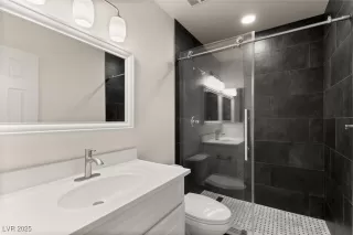 Photo #4: 2737617 Listing