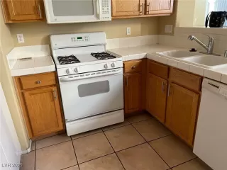 Photo #5: 2737638 Listing 