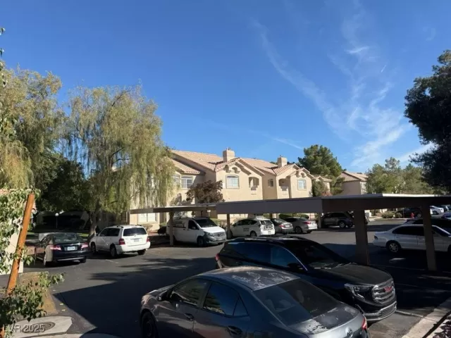 MLS: 2737639 Condo For Sale