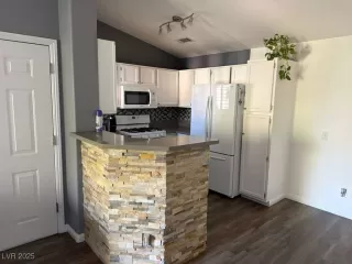 Photo #6: 2737639 Listing 