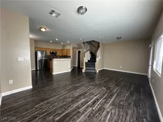 Photo #1: 2737659 Listing 