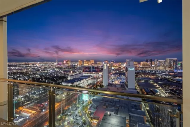 MLS: 2737685 Condo For Sale