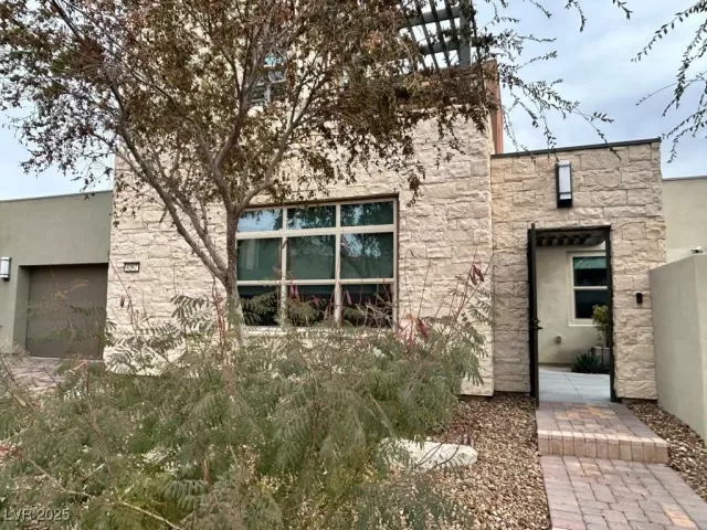 MLS: 2737723 Condo For Sale