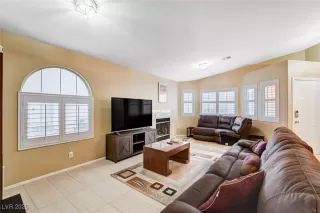 Photo #3: 2737730 Listing