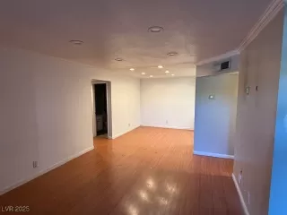 Photo #5: 2737733 Listing 