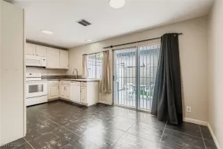 Photo #3: 2737739 Listing 