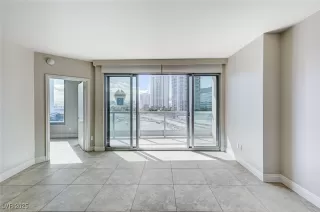 Photo #3: 2737742 Listing