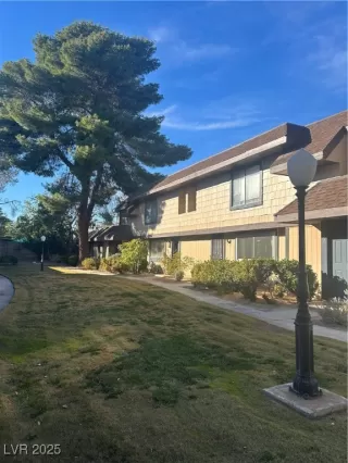 Photo #1: 2737762 Listing 