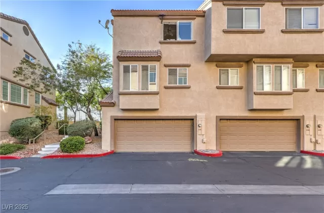 MLS: 2737798 Condo For Sale