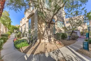 Photo #3: 2737798 Listing