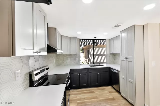 MLS: 2737799 Condo For Sale