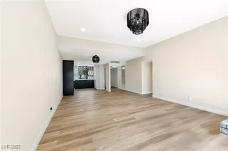 Photo #3: 2737799 Listing 