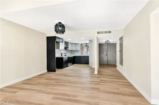 Photo #4: 2737799 Listing 