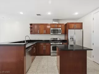 Photo #1: 2737808 Listing 