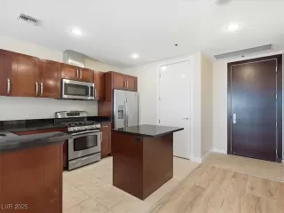 Photo #2: 2737808 Listing 