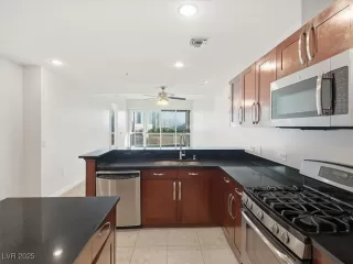 Photo #3: 2737808 Listing 