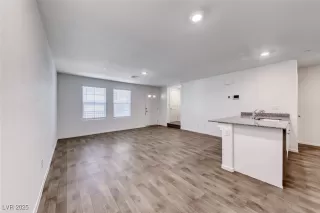 Photo #5: 2737825 Listing 