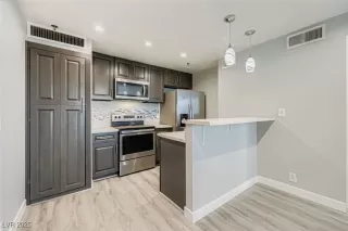 Photo #3: 2737834 Listing